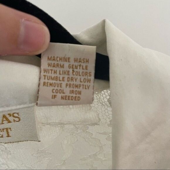 Vintage 1970s Victoria Secret Gold Label Cap Sleeve Ivory Lace Button down - Picture 8 of 13